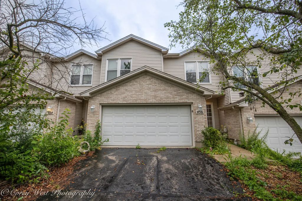 456 E Reader Street 456, Elburn