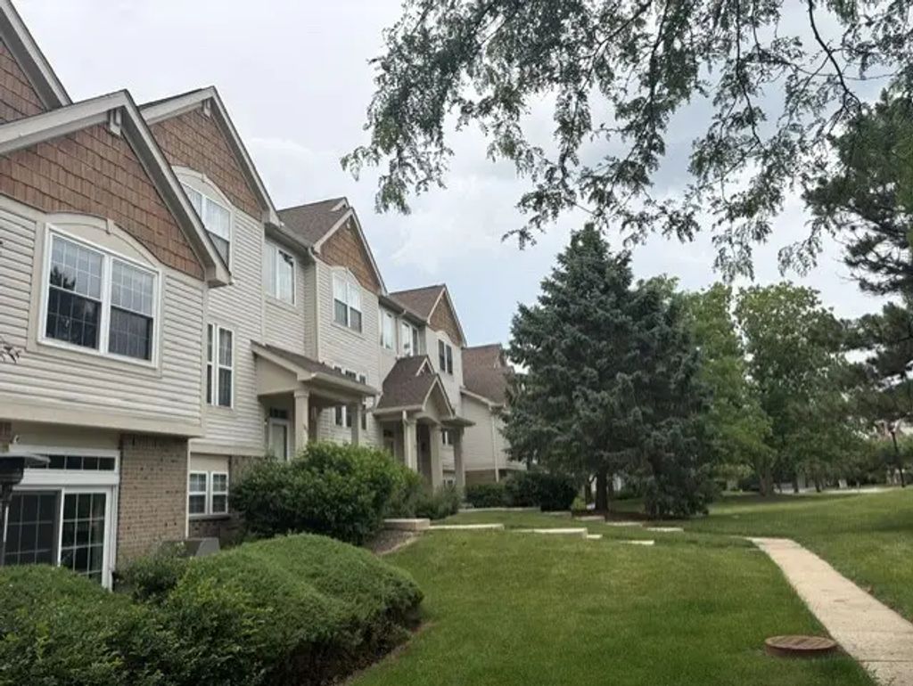 1295 Georgetown Way, Vernon Hills