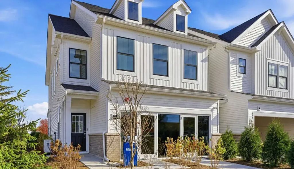 2033 Palmer Court 4001, Hoffman Estates