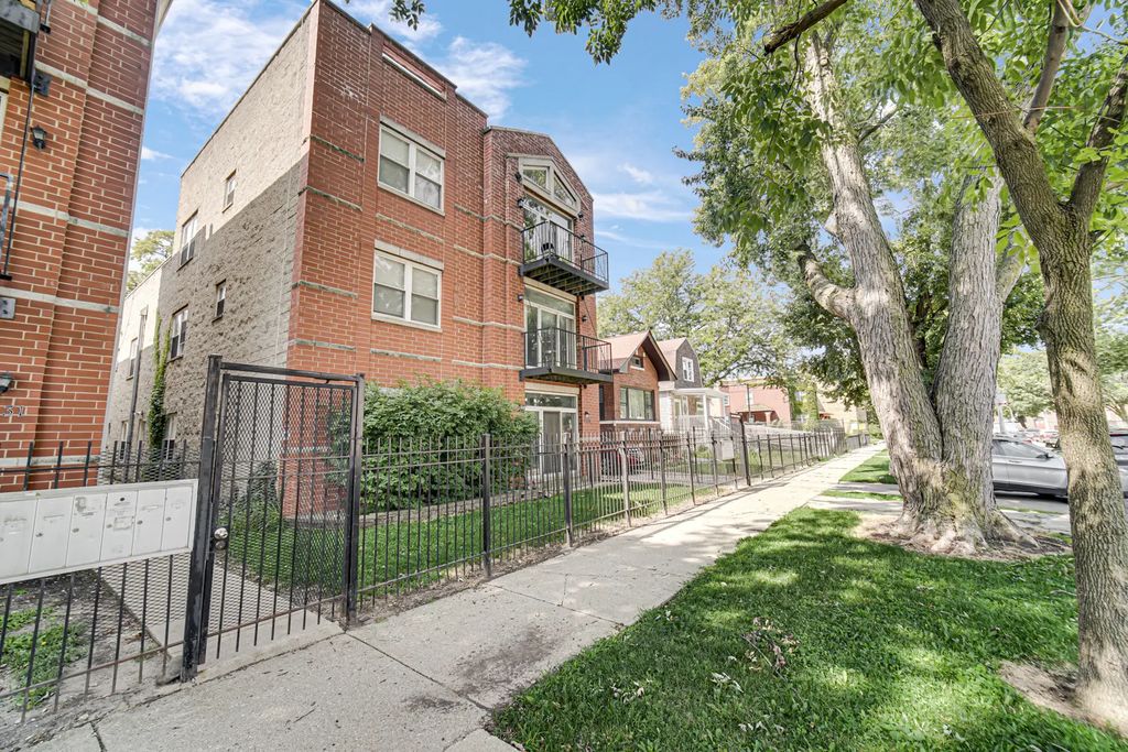 5933 W Huron Street 1s, Chicago, 60644