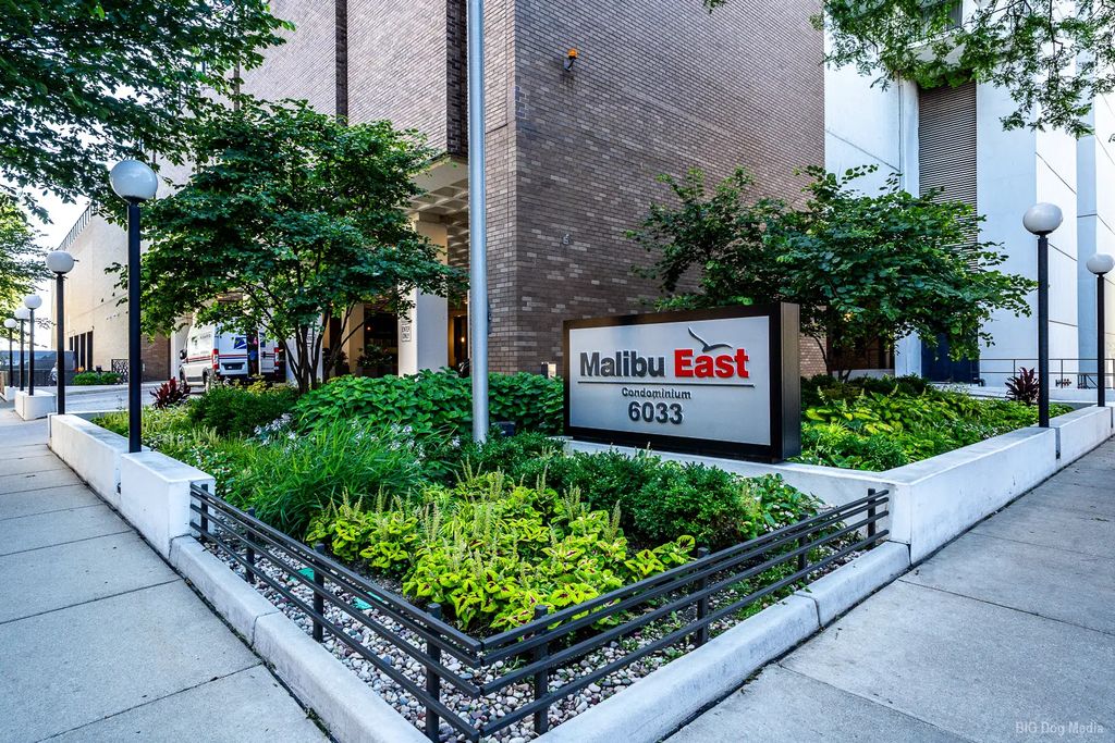 6033 N Sheridan Road 31m, Chicago, 60660