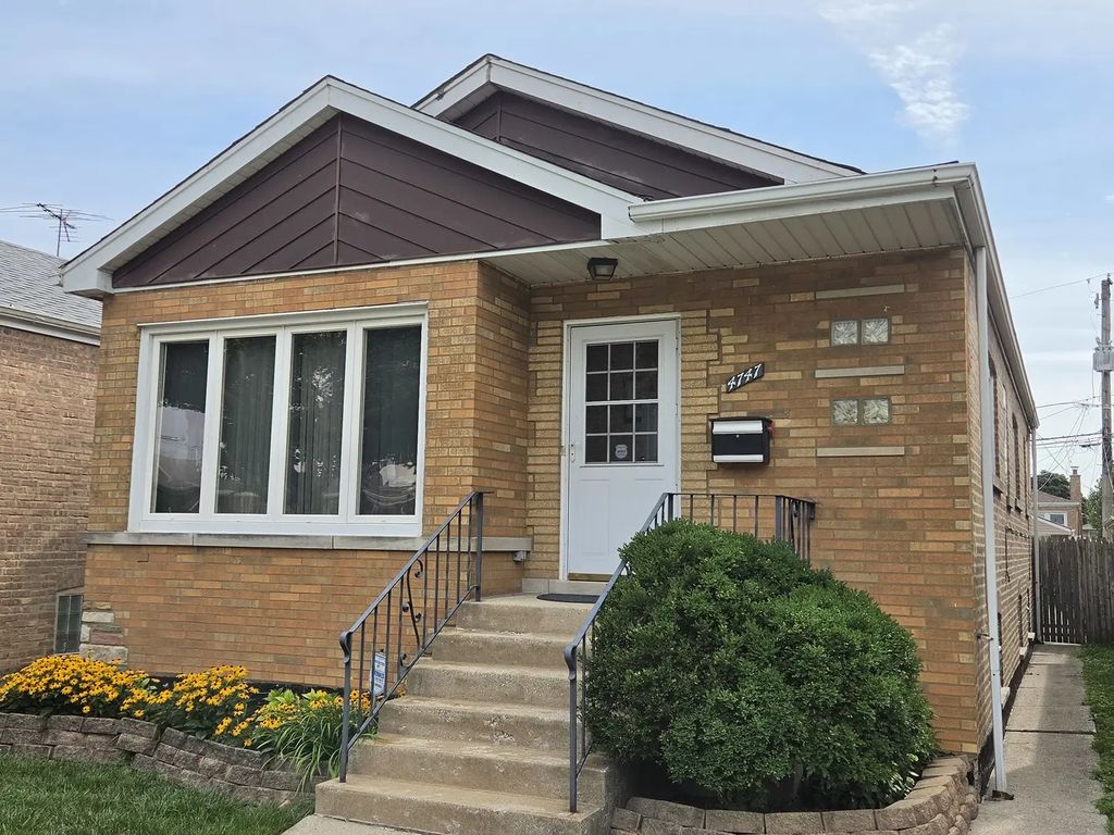 4747 S Leclaire Avenue, Chicago