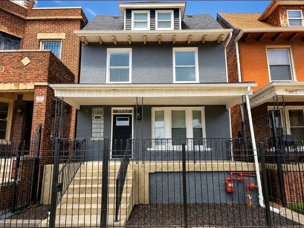 4346 W Gladys Avenue, Chicago