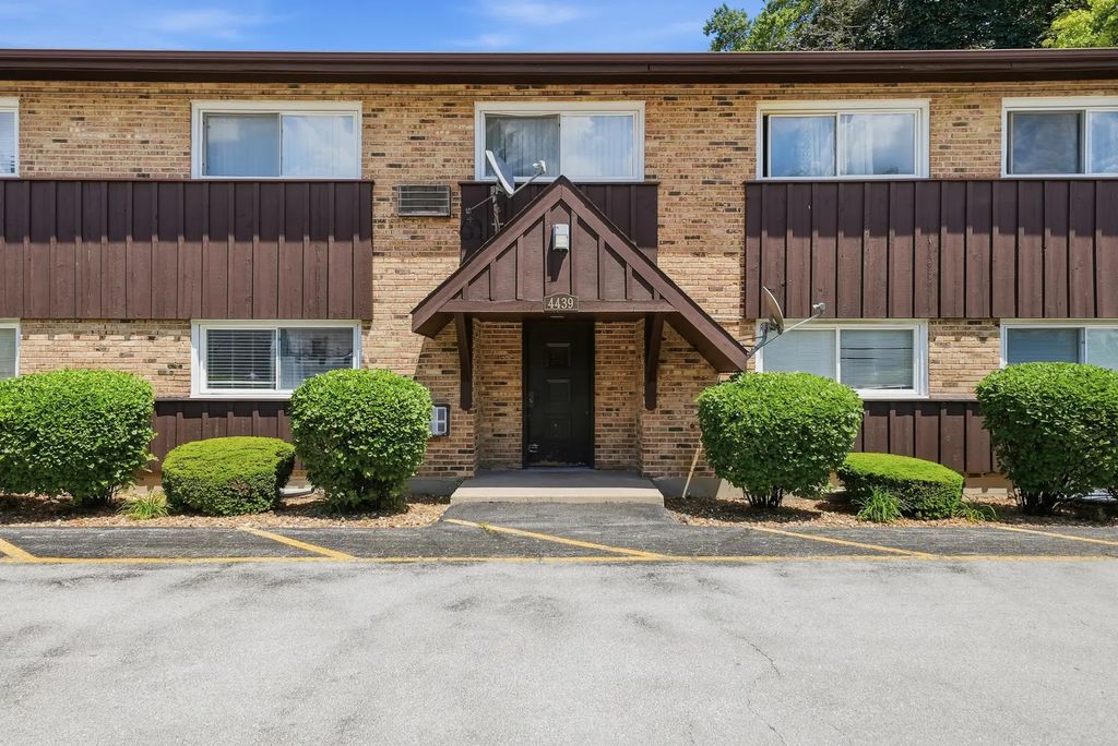 4439 Arbor Circle 1, Downers Grove