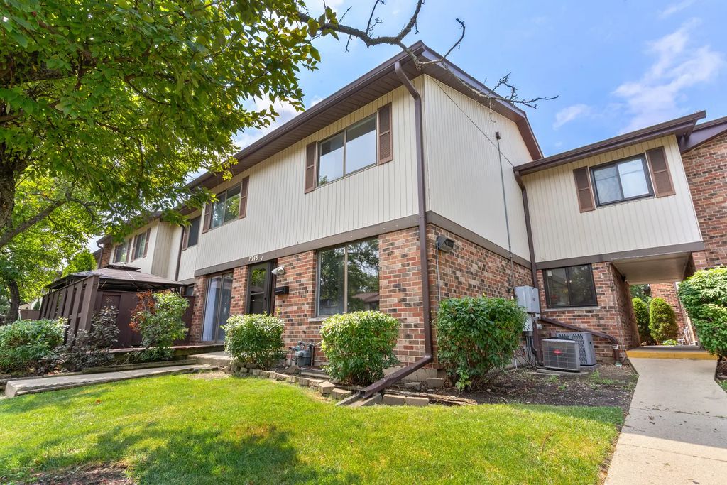 7348 Winthrop Way 1, Downers Grove