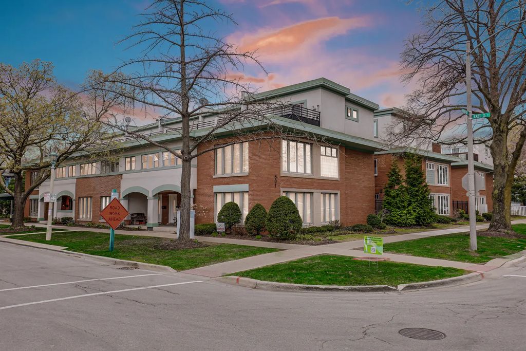 601 South Boulevard E, Oak Park, 60302