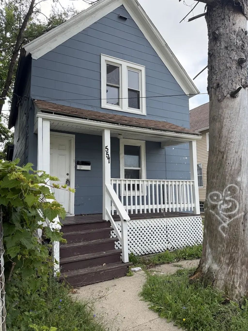557 Oak Street, Waukegan