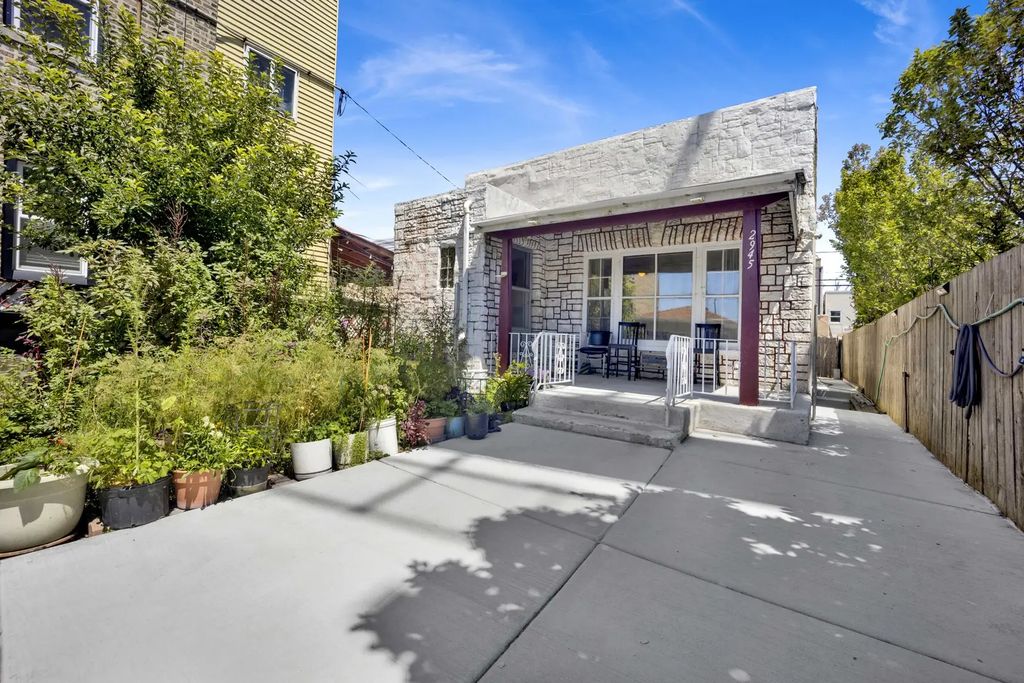 2945 N California Avenue, Chicago, 60618