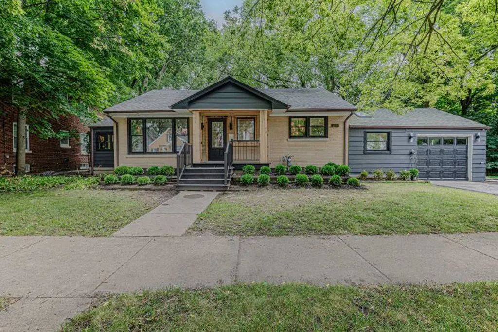 1500 Noyes Street, Evanston, 60201