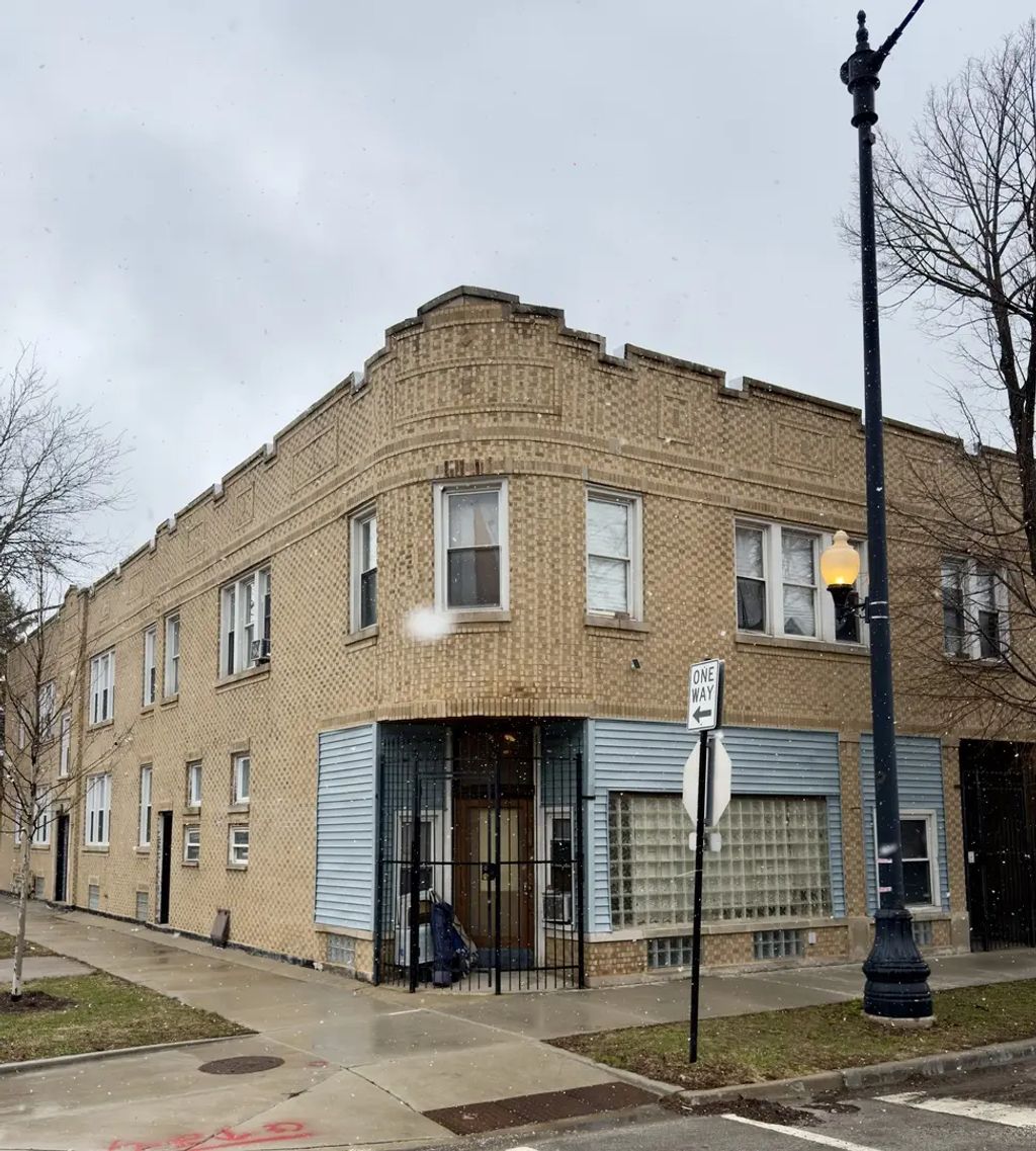 2456 W Lithuanian Plaza Court, Chicago, 60629