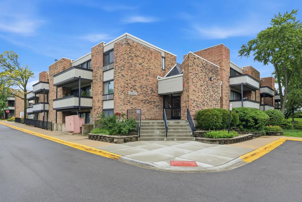 1806 Hemlock Place 102, Schaumburg