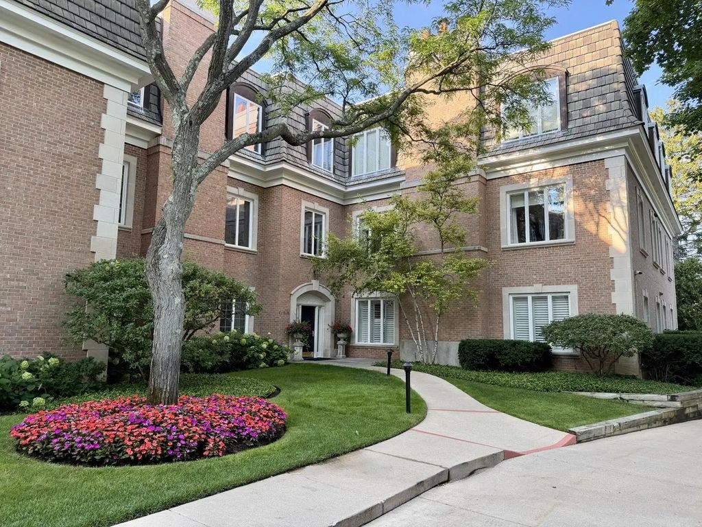 485 Oakwood Avenue D-2, Lake Forest, 60045