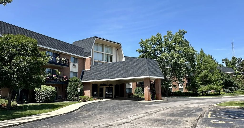 1188 Royal Glen Drive 108, Glen Ellyn