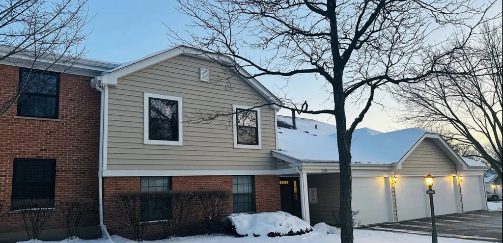 299 Pembridge Lane D2, Schaumburg