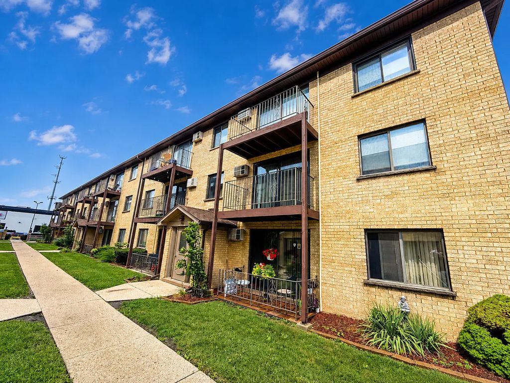 7214 W Wrightwood Avenue 2n, Elmwood Park