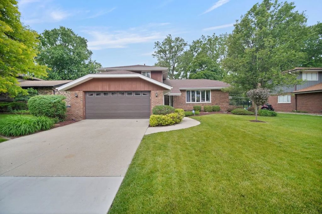 13060 S Cypress Lane, Palos Heights