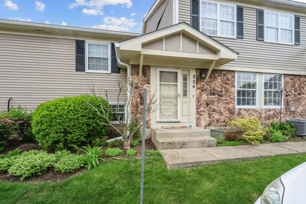 334 Plumwood Court 334, Vernon Hills