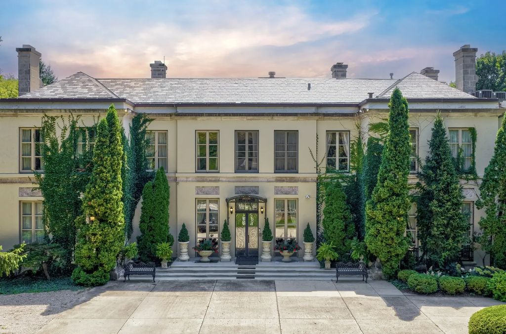275 Sussex Lane, Lake Forest, 60045