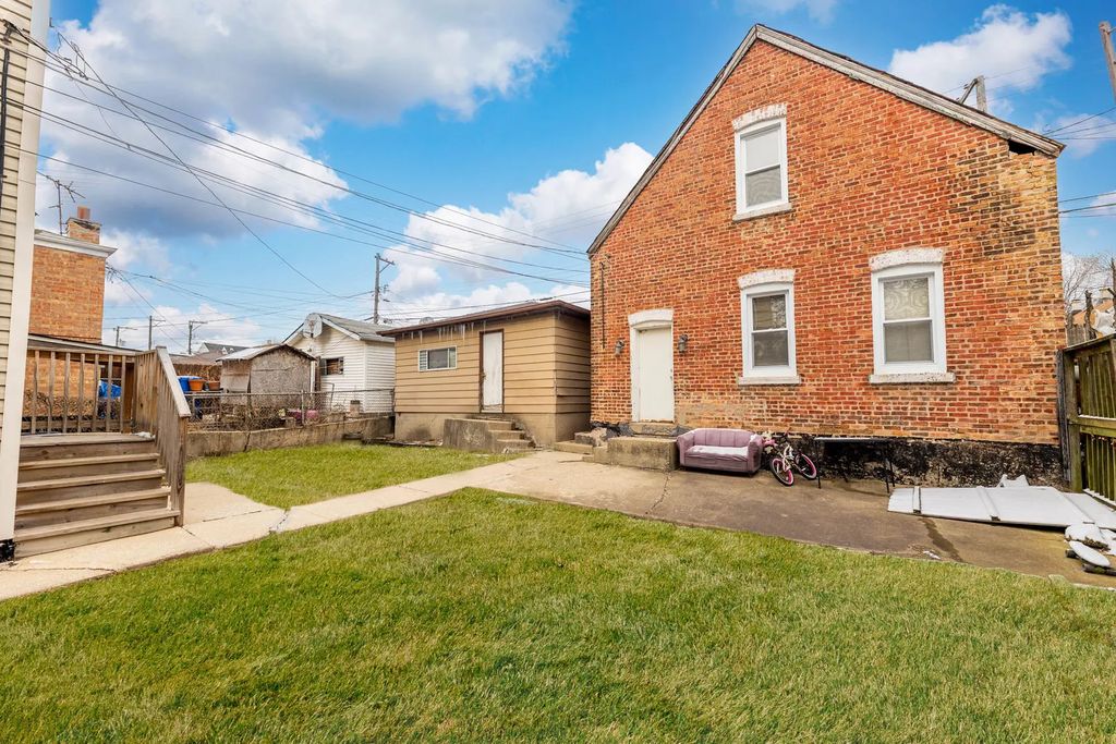 3653 S Wood Street, Chicago, 60609