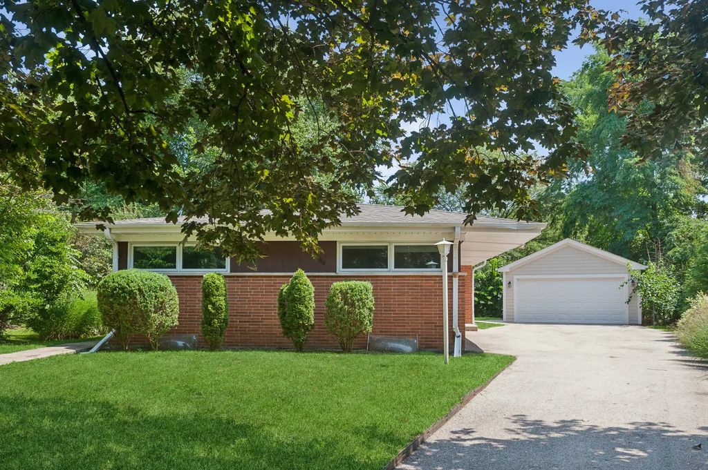 2117 Parkview Court, Wilmette, 60091