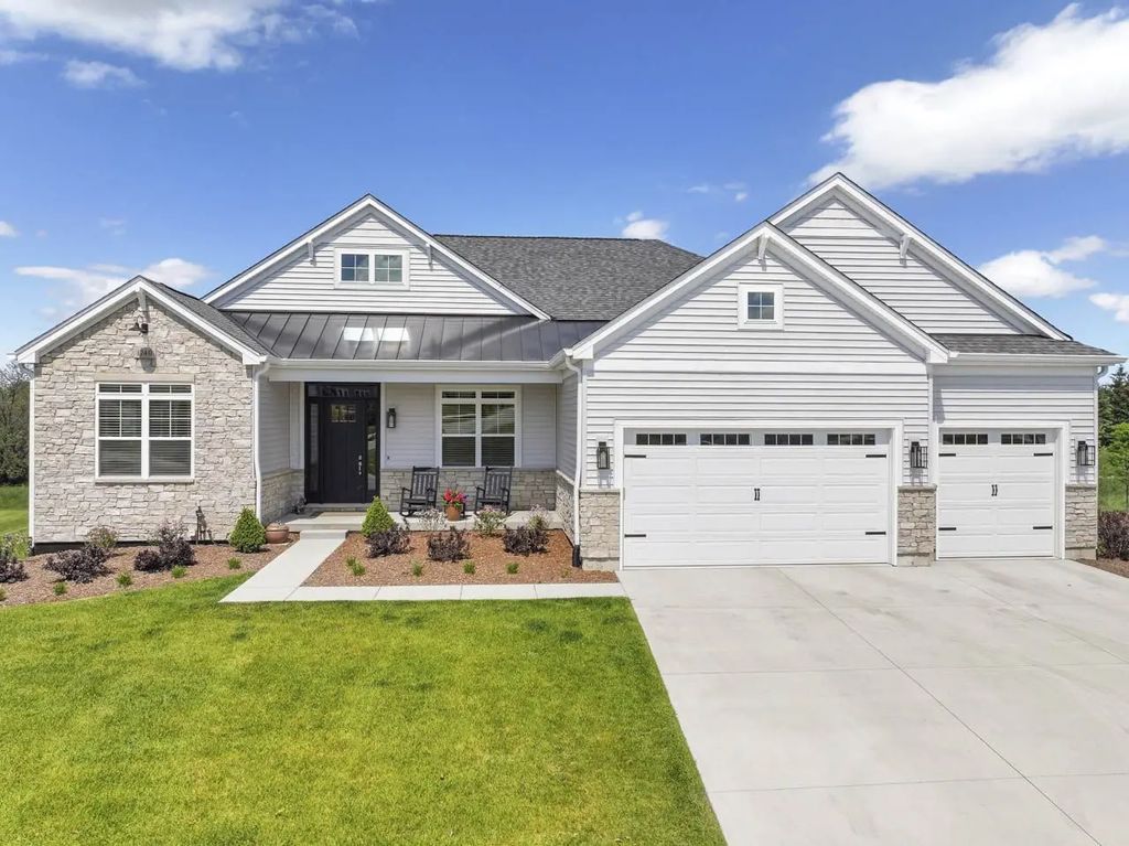 1740 Stonemill Circle, Lake Geneva