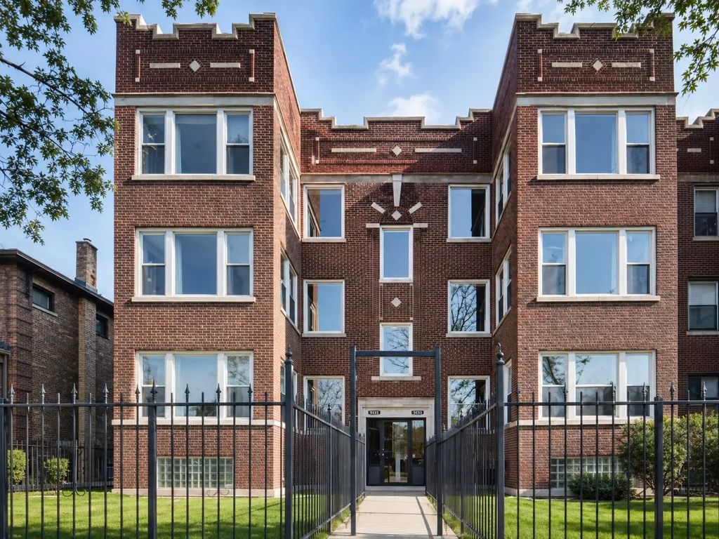 7431 S Paxton Avenue 3a, Chicago, 60649