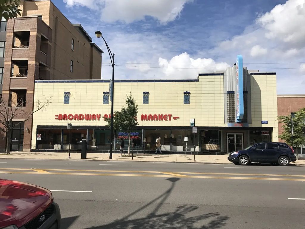 6130 N Broadway, Chicago
