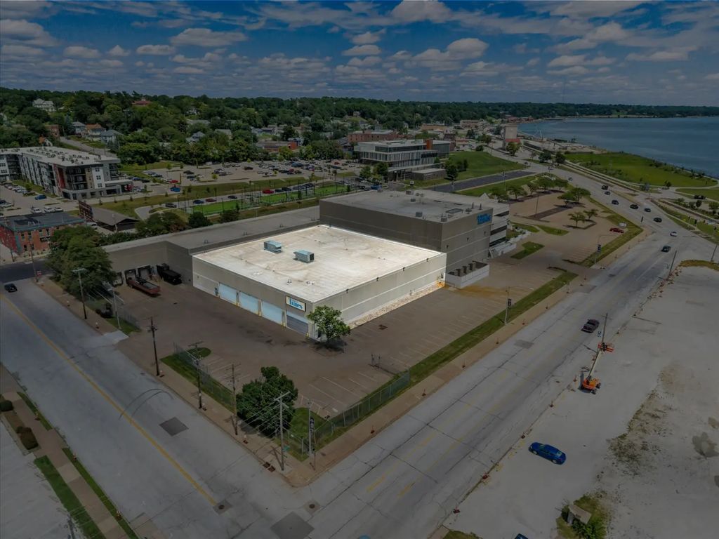 500 E 3rd Street, Davenport