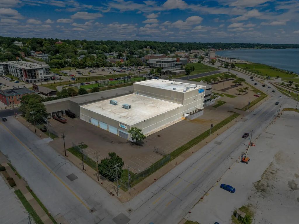 500 E 3rd Street, Davenport