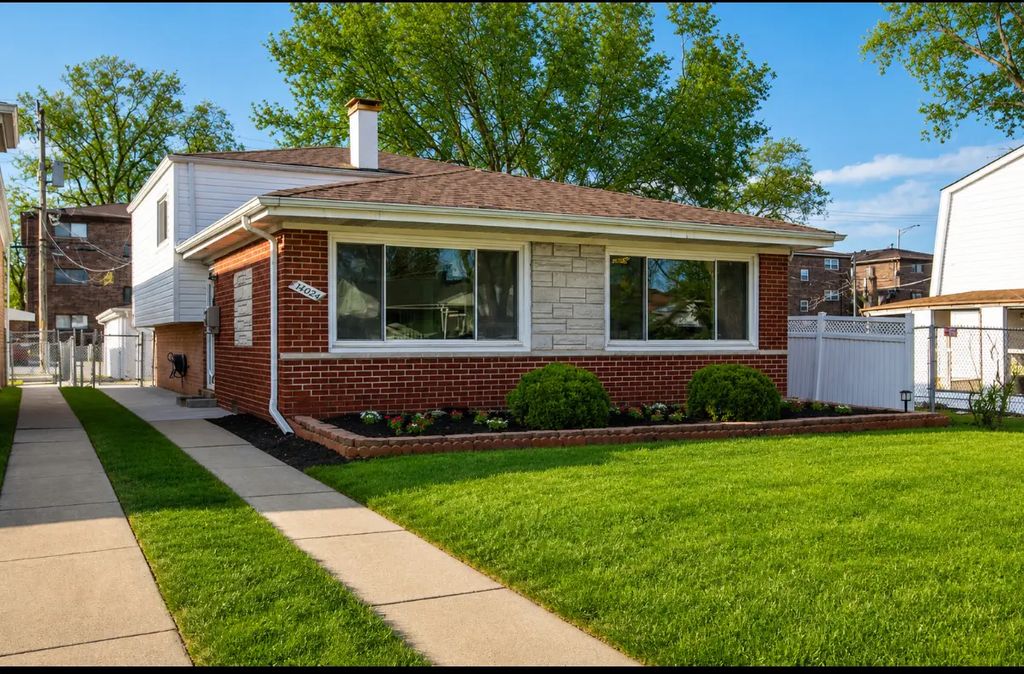 14024 S Saginaw Avenue S, Burnham