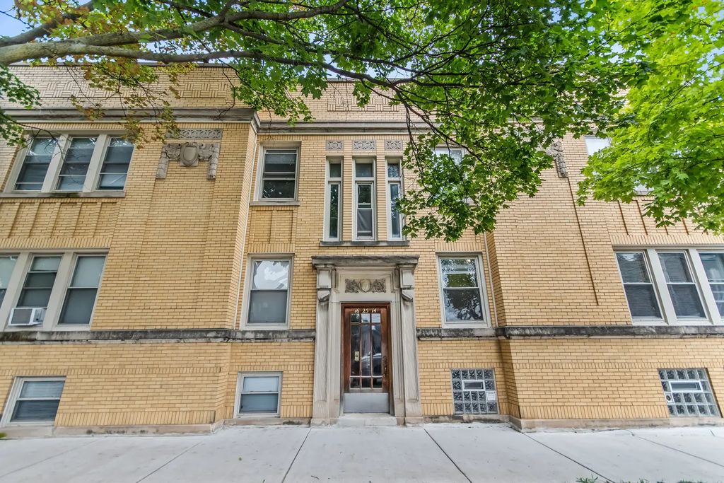 2514 W North Shore Avenue 1, Chicago