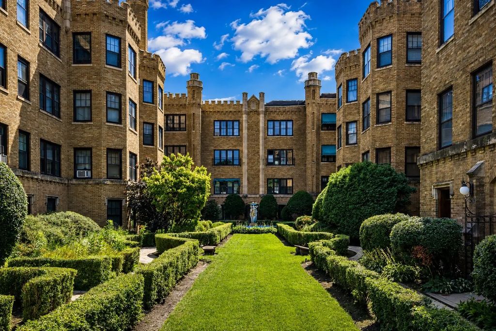 2430 W Greenleaf Avenue 1, Chicago