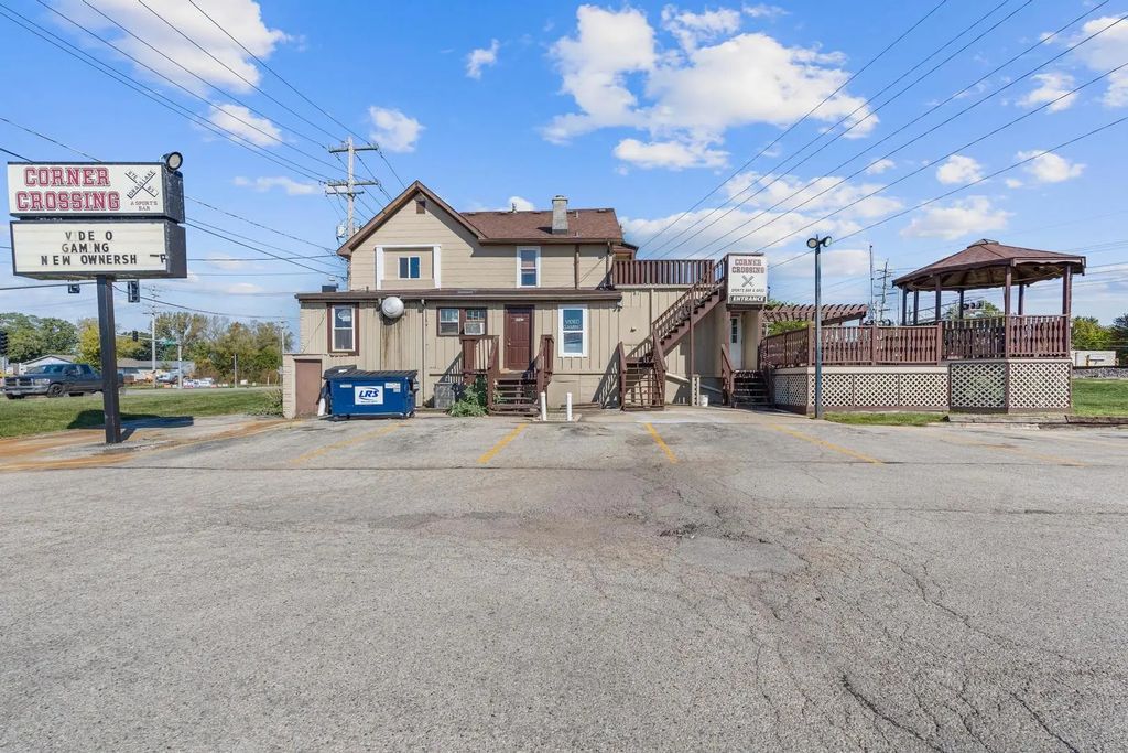 211 W Grass Lake Road, Lake Villa