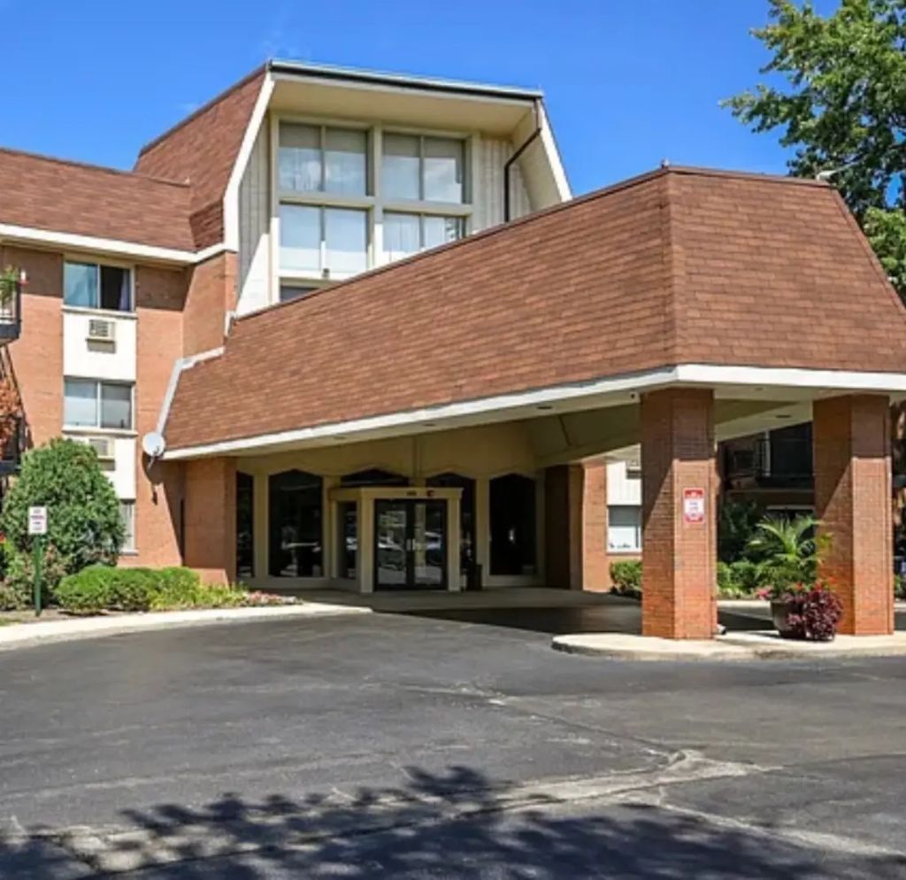 1188 Royal Glen Drive 334, Glen Ellyn