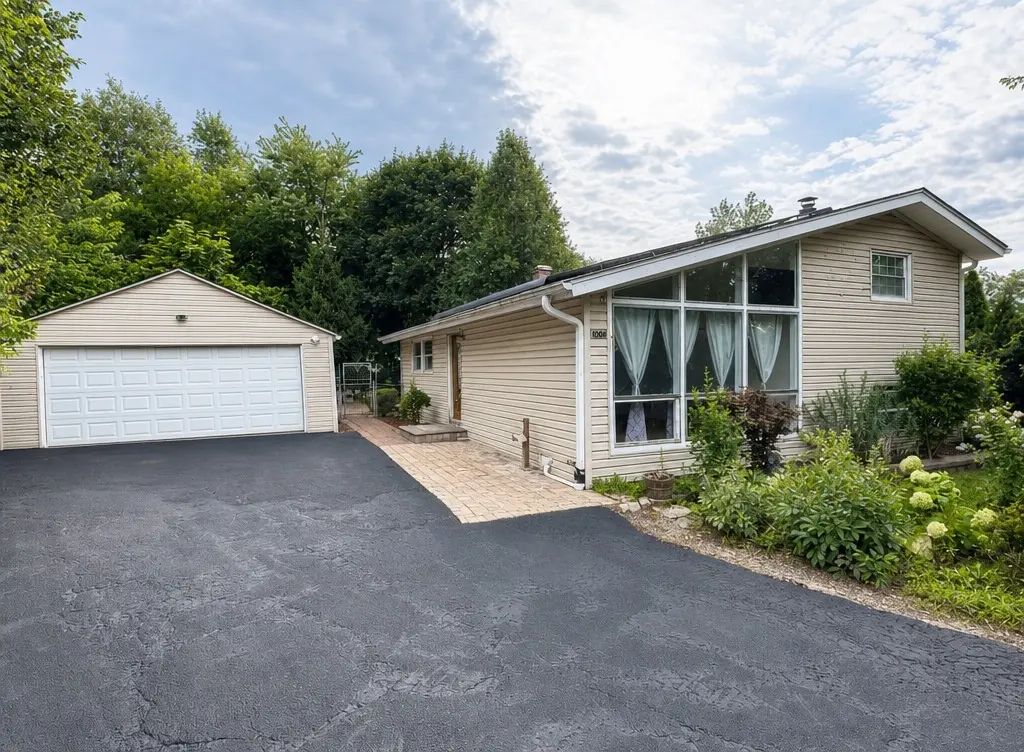 1008 Adams Court, Carpentersville