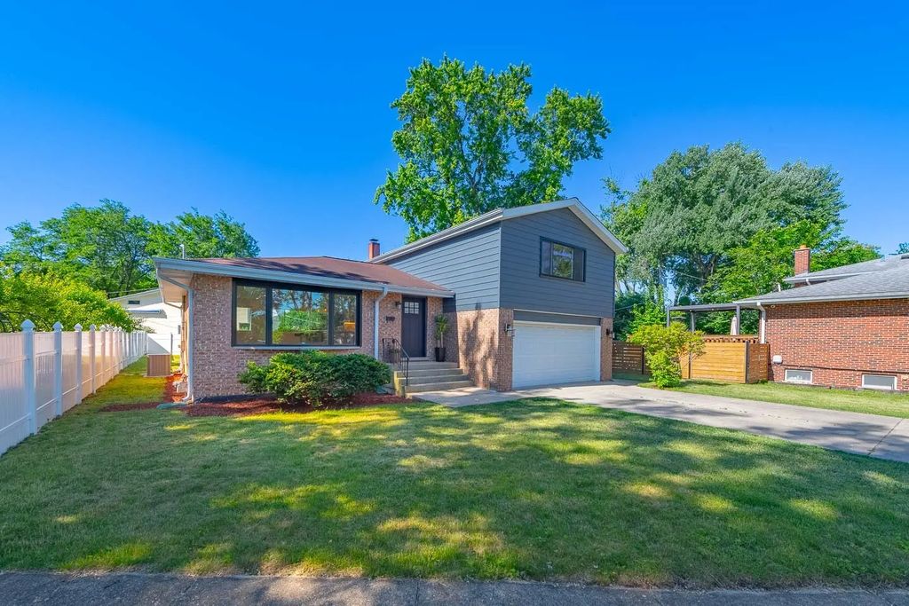 2405 Avondale Avenue, Park Ridge