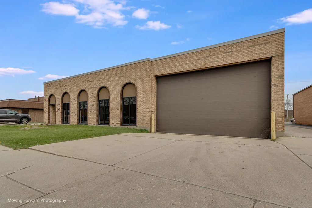 1340 Louis Avenue, Elk Grove Village