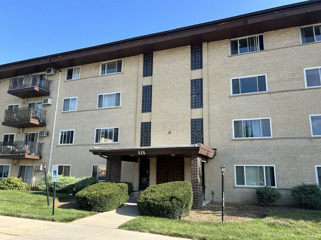 535 S Cleveland Avenue 202, Arlington Heights