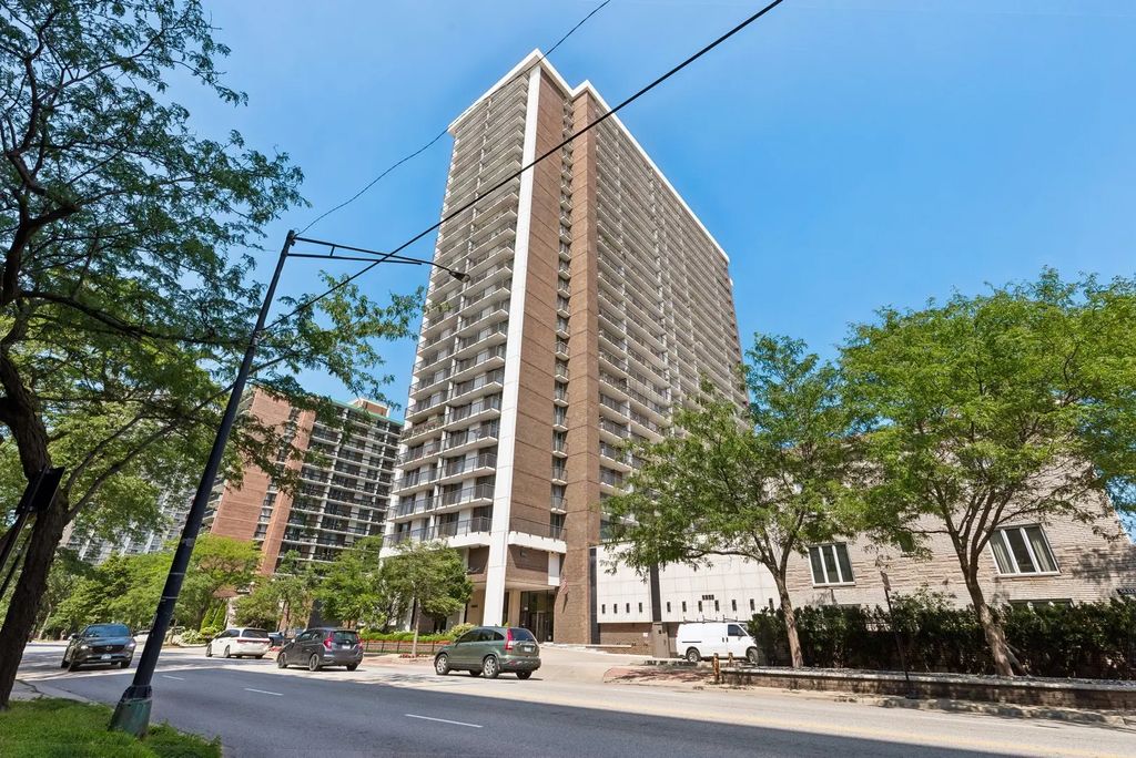 5855 N Sheridan Road 11j, Chicago