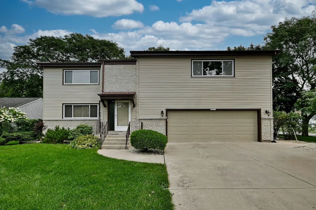 8039 Geneva Street, Woodridge