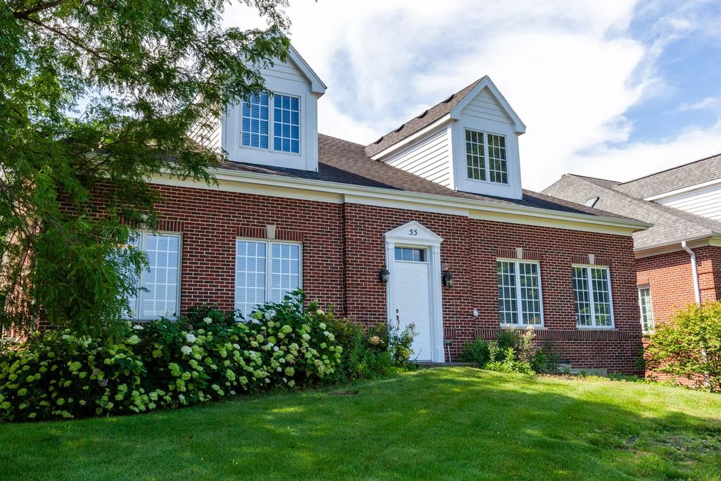 55 Ogden Avenue, Clarendon Hills
