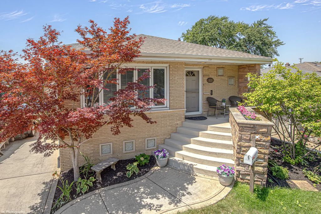 8120 Mayfield Avenue, Burbank