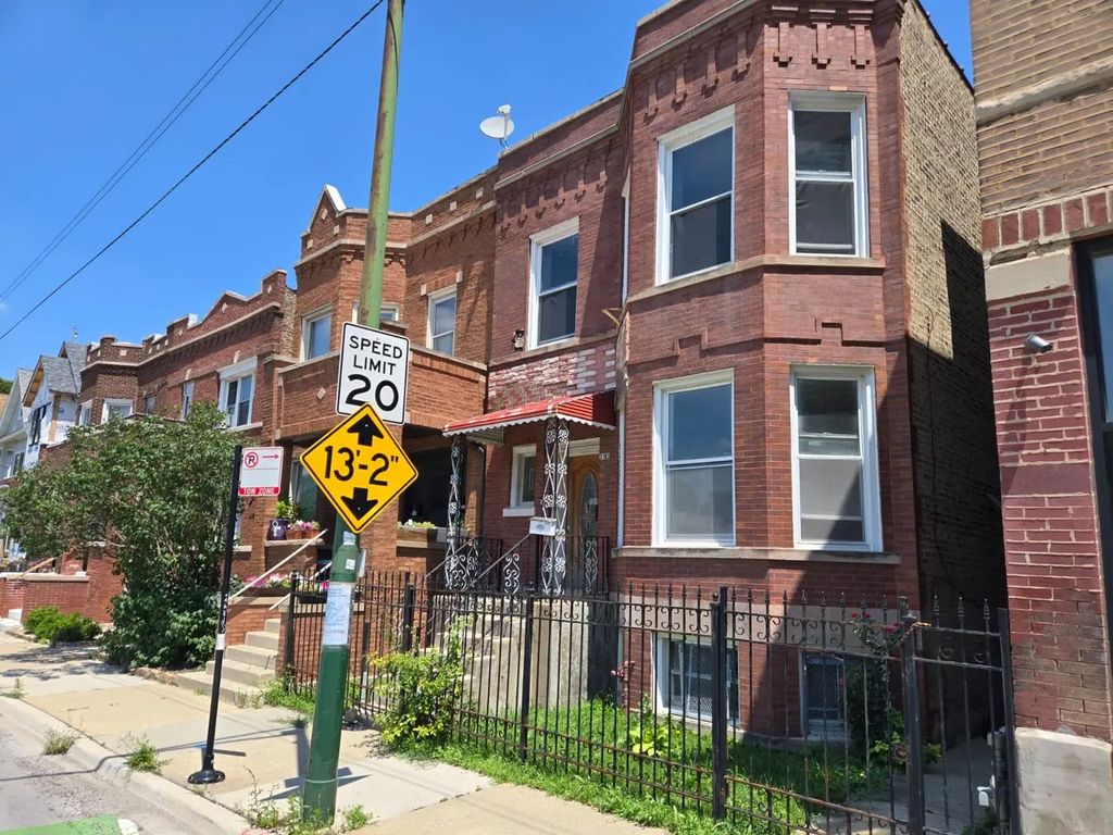 3103 N Kedzie Avenue, Chicago
