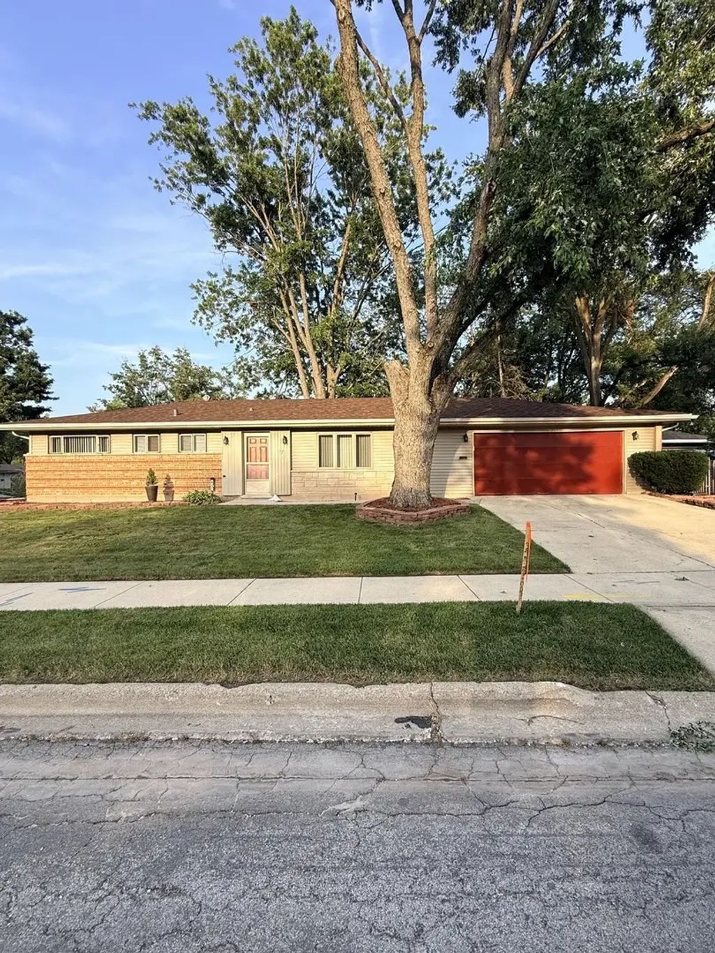 471 Tomahawk Street, Park Forest