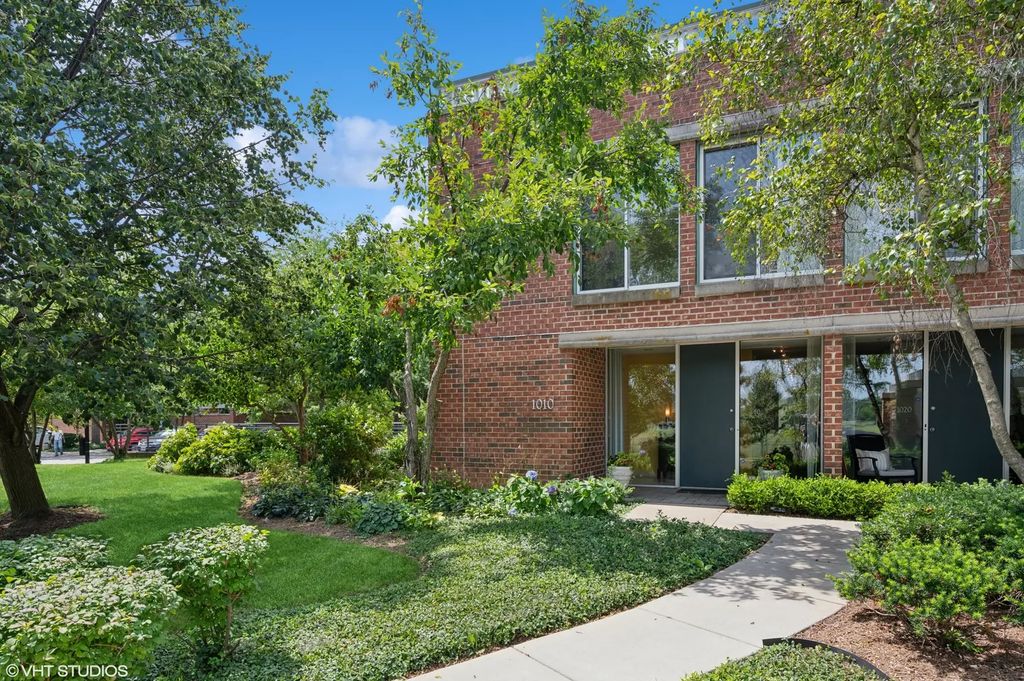 1010 Arbor Lane, Northfield, 60093