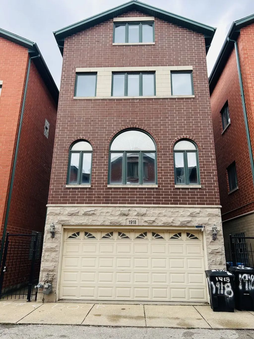 1918 S Louie Parkway, Chicago, 60616