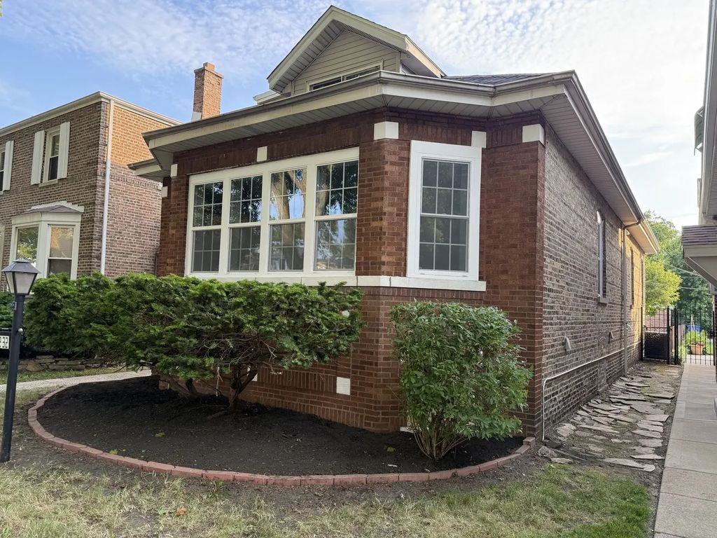 8232 S Calumet Avenue, Chicago, 60619