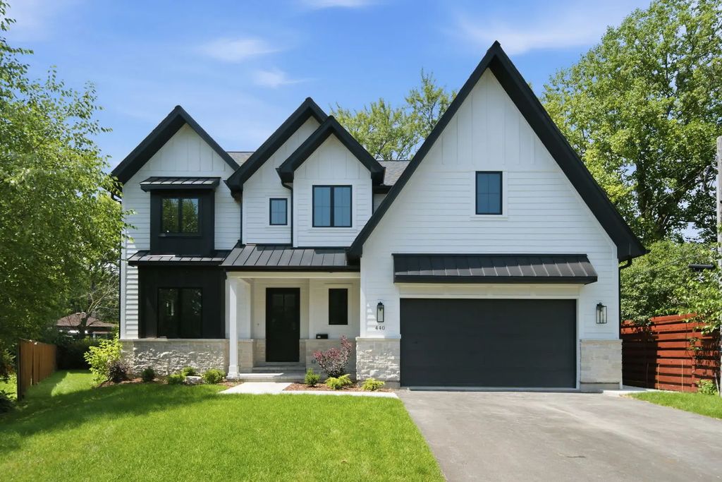 440 Briarhill Lane, Glenview, 60025