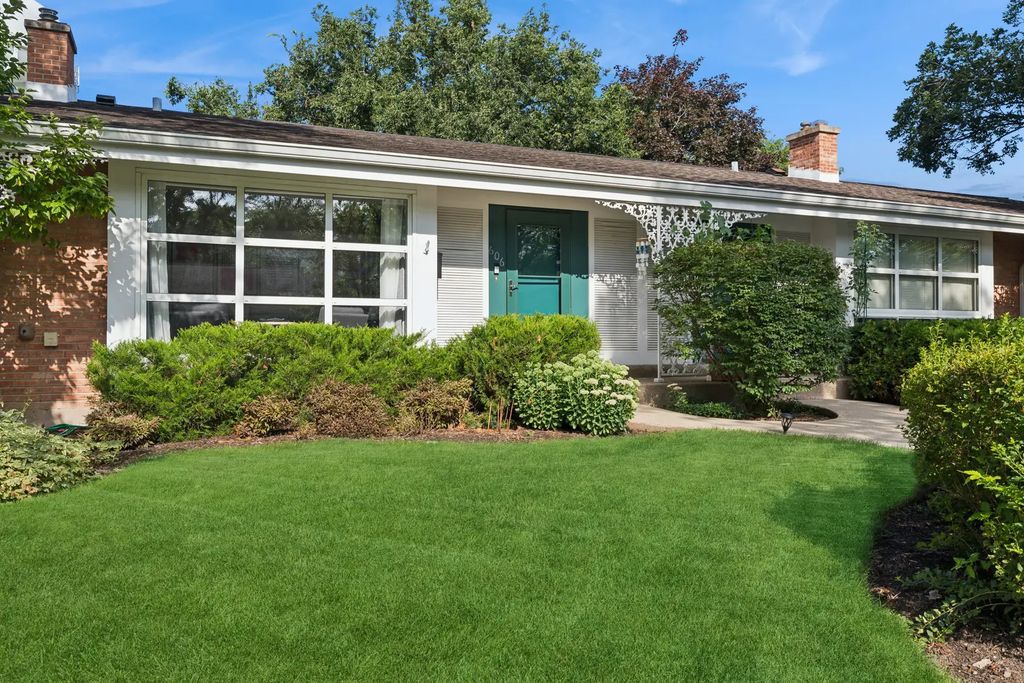 606 Carriage Hill Drive, Glenview, 60025