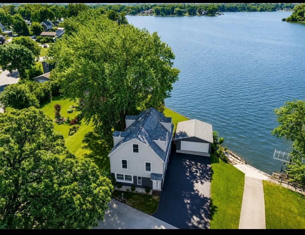 163 Eagle Point Road, Fox Lake
